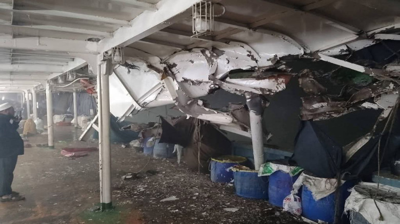 শীতের ঘন কুয়াশার কারনে চাদপুরের মেঘনা নদীতে দুই লঞ্চের মধ্যে সংঘর্ষ...