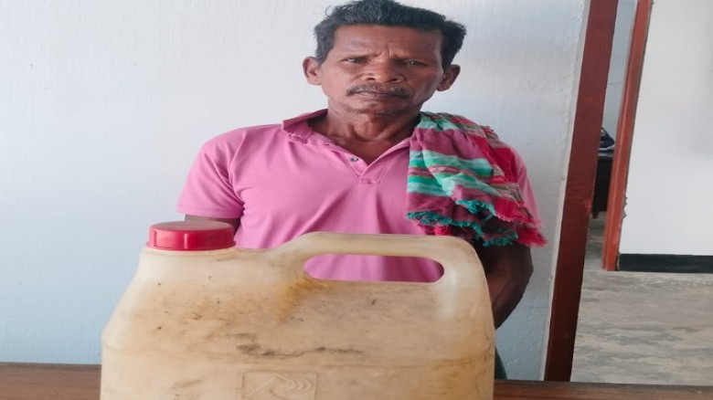 মান্দায় ২০ লিটার মদসহ গ্রেফতার ১
