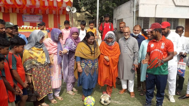 তানোরে প্রাথমিক গোল্ডকাপ ফুটবলের শুভ উদ্বোধন, শুরু দুই দিনের
