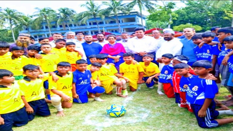 রাজৈরে প্রাথমিক বিদ্যালয় গোল্ড কাপ ফুটবল ফাইনাল খেলা ও পুরস