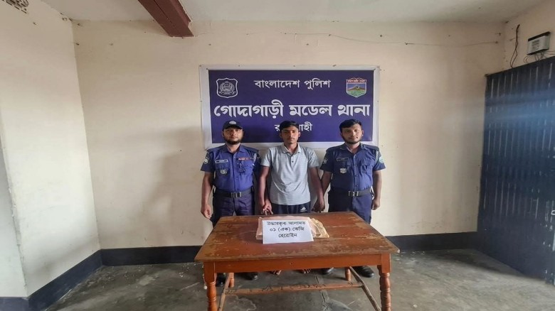 পদ্মা পাড়ে কোটি টাকার হেরোইন উদ্ধার গোদাগাড়ীতে কিশোর আটক, পি