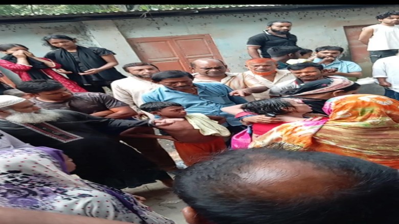 রাজৈরে ভাড়া বাসার বাথরুম থেকে মুমূর্ষ অবস্থায় এক মহিলা উদ্